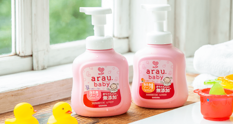 Узнайте, какое лучше выбрать средство для купания малыша, прочитав комикс arau.baby от Ю Такано.