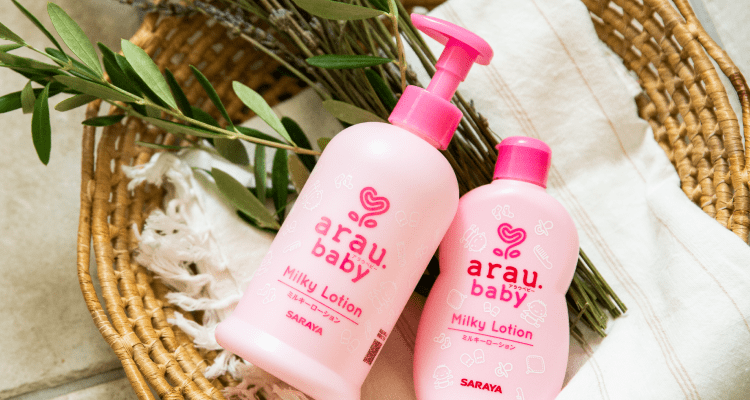 Узнайте, нуждается ли кожа ребенка в особом уходе летом, прочитав комикс arau.baby от Ю Такано.