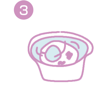 3.Постирайте пятна и замочите.