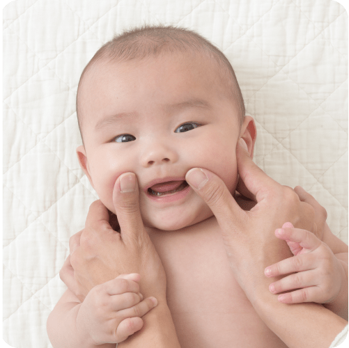 Помажьте лосьоном также область рта, так как кожа здесь часто высыхает.